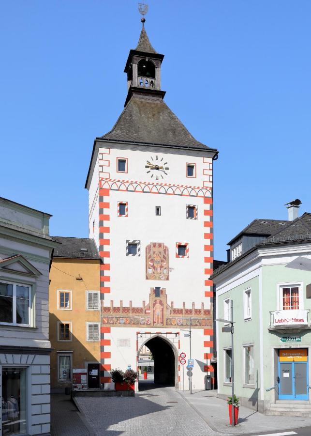 Stadthotel Restaurant Auerhahn Vocklabruck Exterior photo